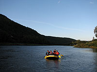 Schlauchboot auf der Elbe Schlauchboot auf der Elbe